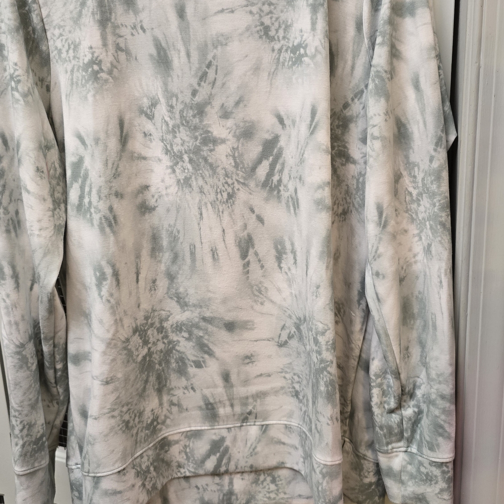 GAIAM Cream & green hoodie Apparel